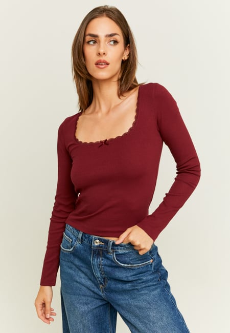 TALLY WEiJL, Burgundy Basic T-Shirt with Lace Detail for Women