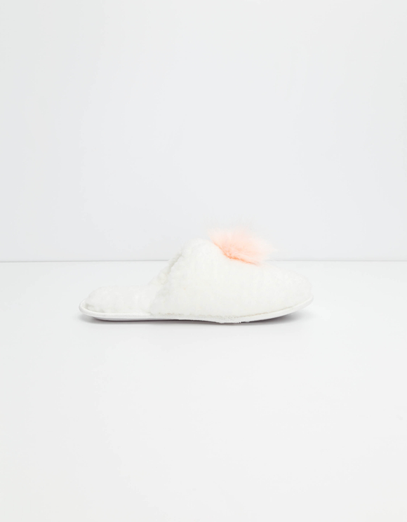 white fluffy flip flop slippers