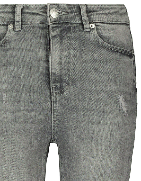 destroyed skinny jeans