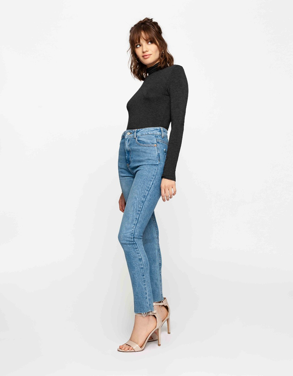 skinny fit mom jeans